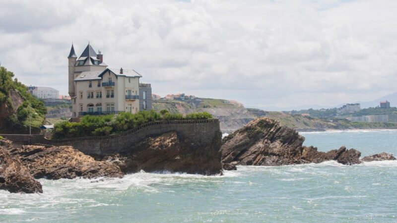 Biarritz: City Exploration Game & Tour on Your Phone - Included Features of the Tour