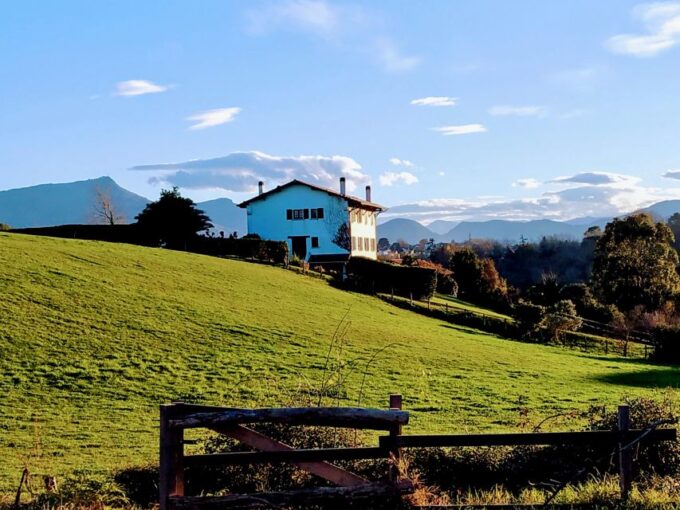 Biarritz : Day Tour of the Most Beautiful Basque Villages - Espelette: Guided Tour and Pas De Roland: Sightseeing