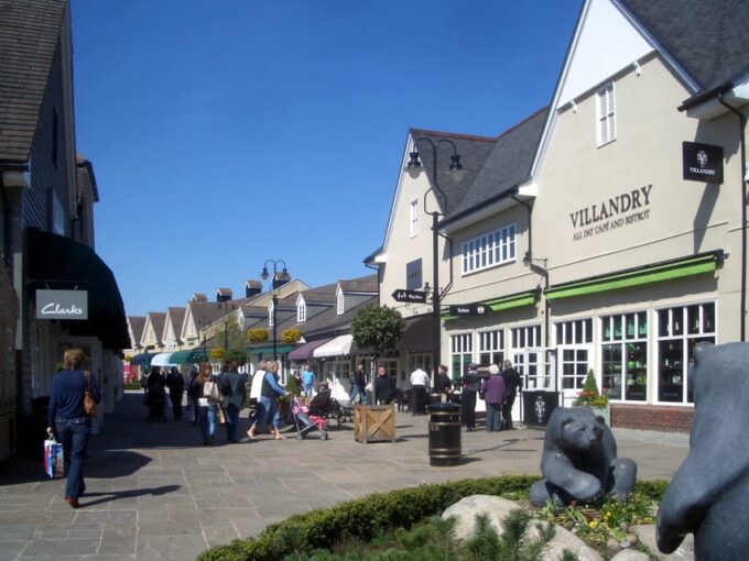 Bicester Village Tour: Shopping Extravaganza - Luxury Brand Discounts