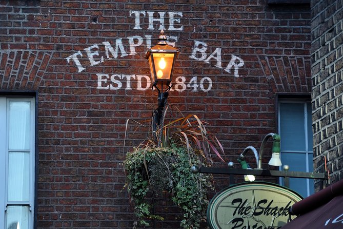 Big Bus Dublin Hop on Hop off Sightseeing Tour With Live Guide - Visiting Dublins Top Attractions