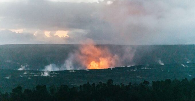 Big Island: Evening Volcano Explorer From Hilo - Visitor Center and Crater
