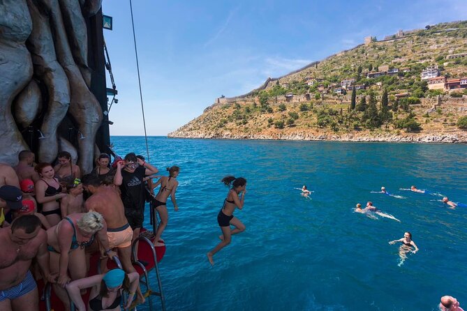 Big Kral Legend Boat Tour With Drinks, BBQ Lunch & Transfer - Boat Trip Highlights
