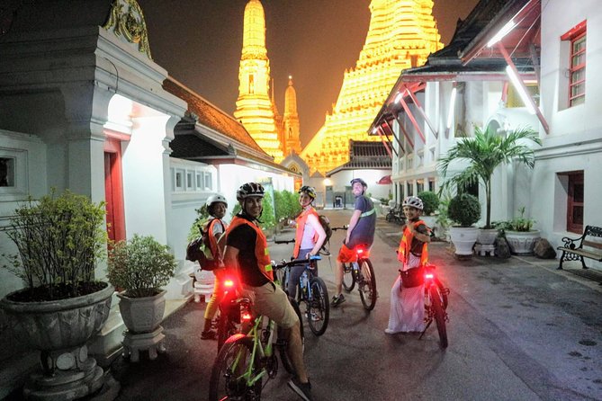 Bike Bangkok at Night With Thai Dinner - Itinerary Highlights