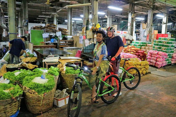Bike Bangkok at Night With Thai Dinner - Dining Experience