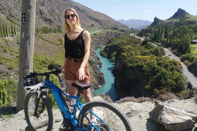 Bike the Valley of the Vines From Arrowtown- Return Shuttle From Queenstown - Experience Highlights