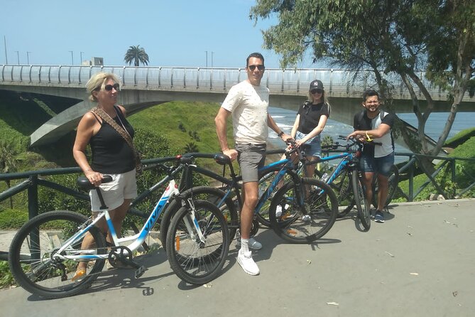 Bike Tour - Bicycle and Helmet Included