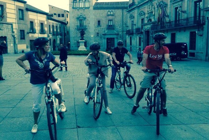 Bike Tour Chasing the Best Sunset in Madrid - Group Size and Inclusions