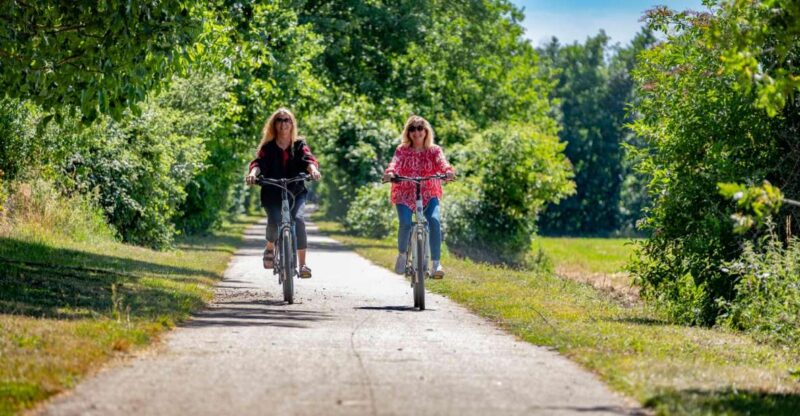 Bike Tour From Vernon to Giverny With Local Guide - Monets Gardens