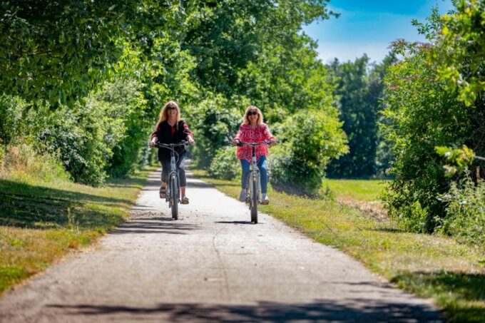 Bike Tour From Vernon to Giverny With Local Guide - Bike Tour Highlights