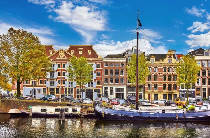 Bike Tour of Amsterdam Old Town, Top Attractions and Nature - Detailed Itinerary