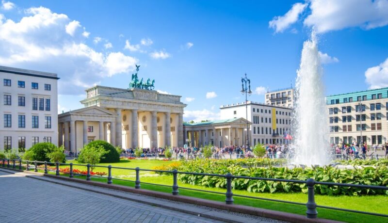 Bike Tour of Berlin Top Attractions With Private Guide - Iconic Sights Visited