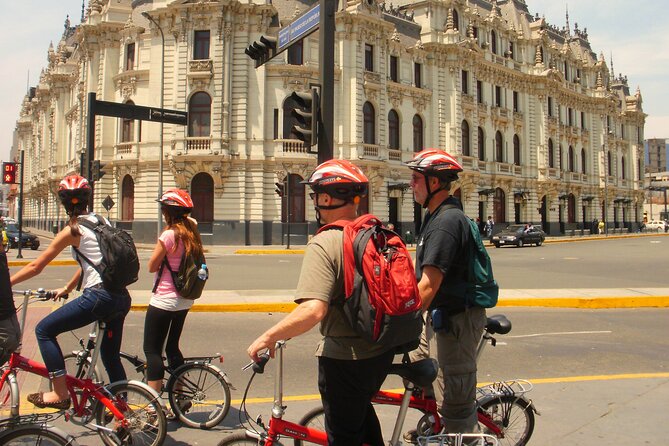 Bike Tour San Isidro, Miraflores and Barranco - Miraflores Boardwalk Visit