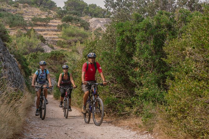 Biking Tour: Supetar - Splitska - Lovrečina - Dol - Postira - Scenic Highlights