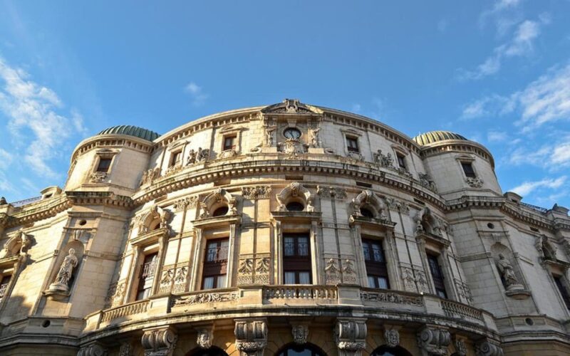 Bilbao Architecture and Churches Tour - Guided Experience