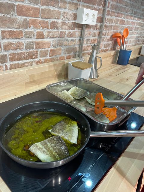 Bilbao: Basque Pintxos and Tapas Cooking Class With Open Bar - Class Duration