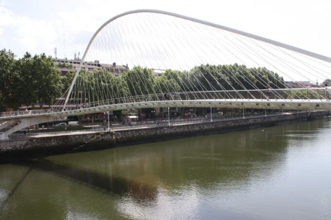 Bilbao: Boat and Walking Guided Tour With Pintxos - Walking Tour of Bilbao