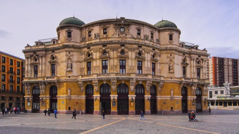 Bilbao: Classic & Modern Guided Walking Tour With Pintxos - Key Points