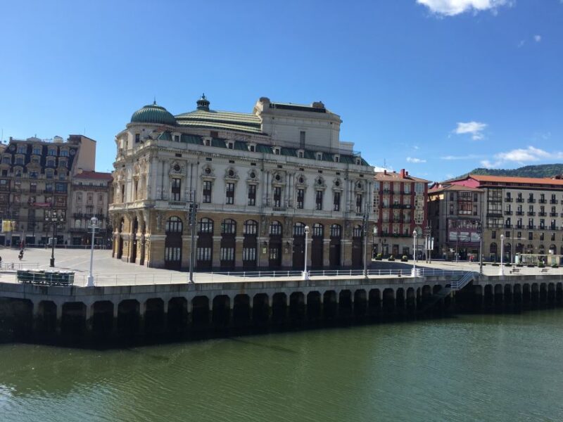 Bilbao: Classic & Modern Guided Walking Tour With Pintxos - Itinerary Highlights