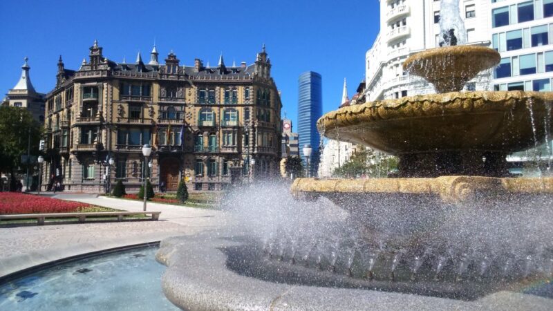 Bilbao: Classic & Modern Guided Walking Tour With Pintxos - Experiencing Pintxos and Drinks
