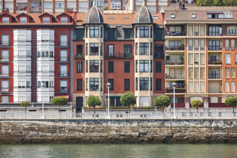 Bilbao: Express Walk With a Local in 60 Minutes - Duration and Pricing Details