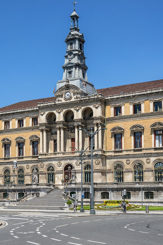 Bilbao: First Discovery Walk and Reading Walking Tour - Key Points