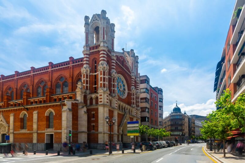 Bilbao: First Discovery Walk and Reading Walking Tour - Tour Features