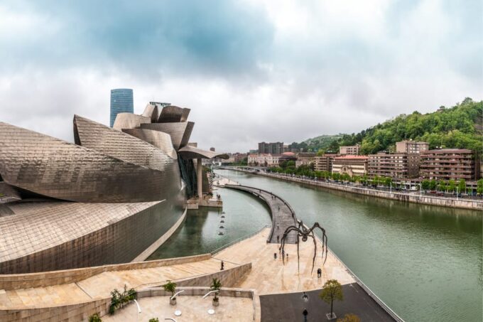 Bilbao: First Discovery Walk and Reading Walking Tour - Discover Bilbaos Gems
