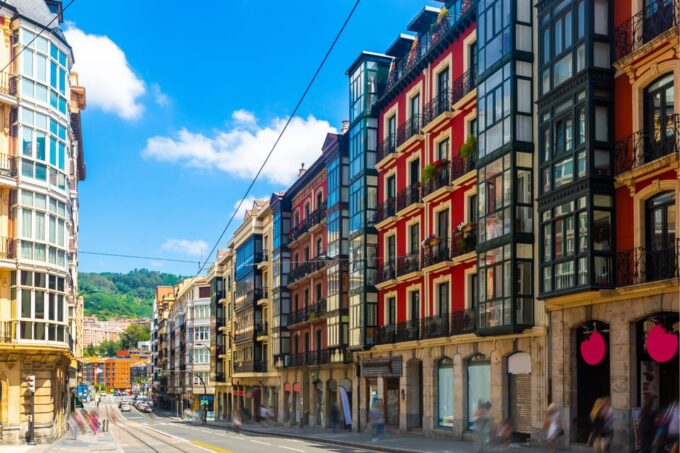 Bilbao: First Discovery Walk and Reading Walking Tour - Navigating With Ease