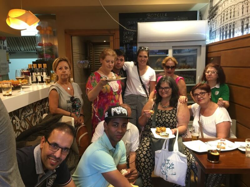 Bilbao: Gastronomic and Cultural Walking Tour With Tastings - Exploring the Old Town of Bilbao