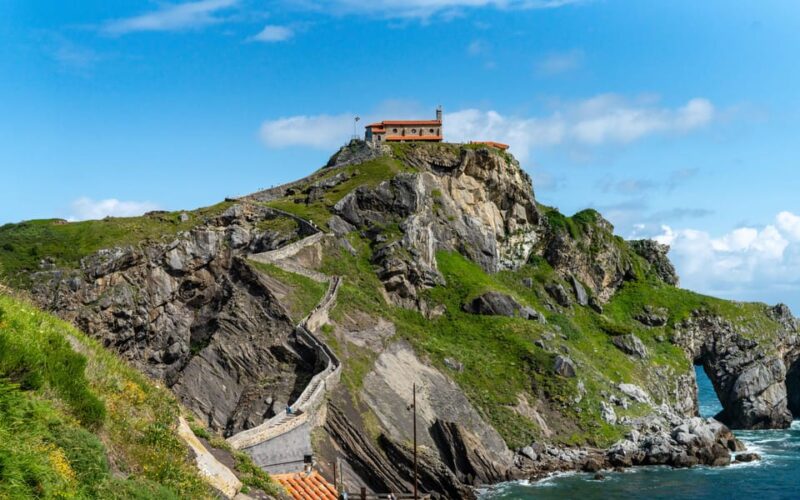 Bilbao: Gaztelugatxe, Bermeo, Mundaka, Gernika, & Wine Tour - Taking in the Surfers Paradise of Mundaka