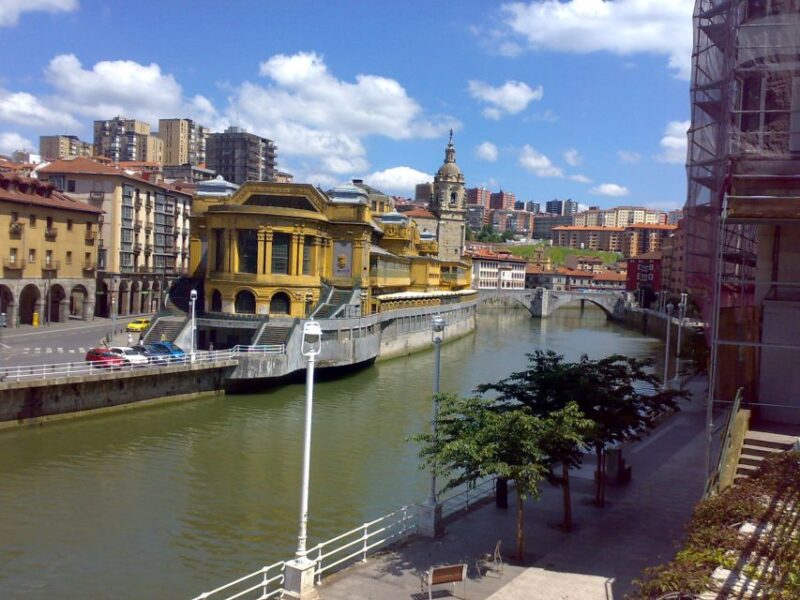 Bilbao Half-Day City and Guggenheim Museum Private Tour - Exploring the Historic Casco Viejo