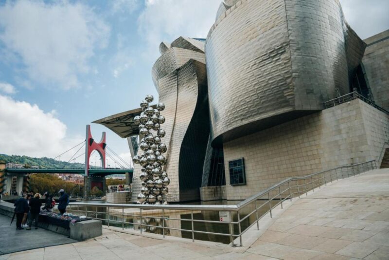 Bilbao: Insta-Perfect Walk With a Local - Frequently Asked Questions