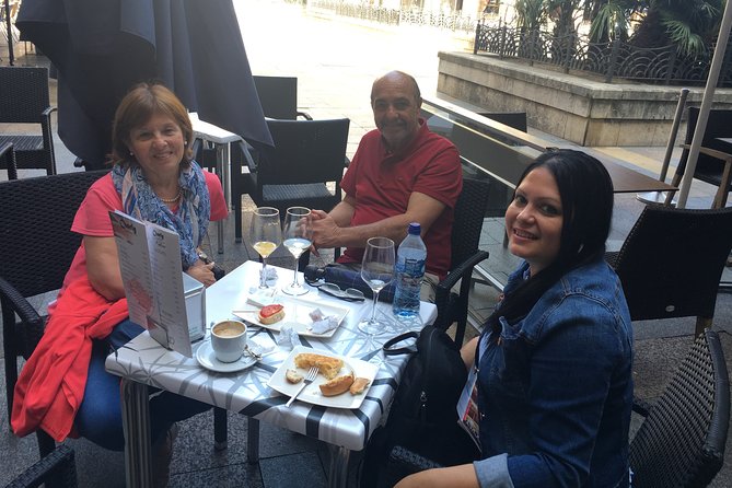 Bilbao: Old Town Small-Group Tour With Pintxos and Drinks - Small-Group Experience Format