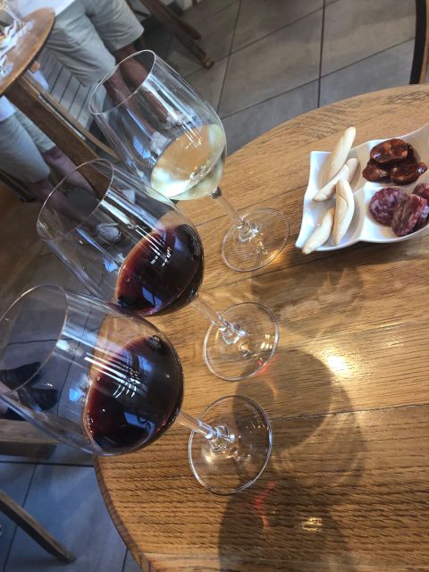 Bilbao: Pintxos Tasting & Fun in Bilbao Afternoon Ambient - Sampling Local Drinks