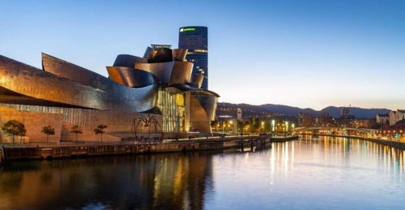 Bilbao : Private Custom Walking Tour With a Local Guide - Not Included in the Tour