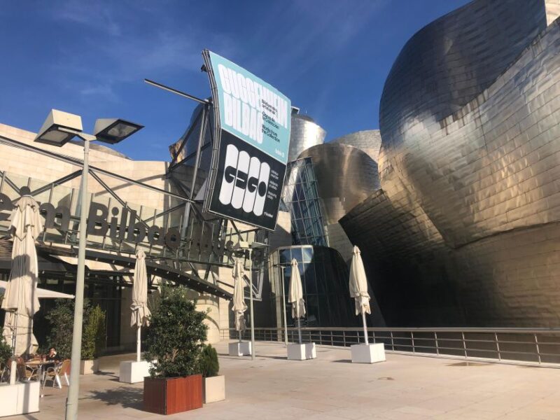 Bilbao: Private Experience at the Guggenheim (German Available) - Languages Offered