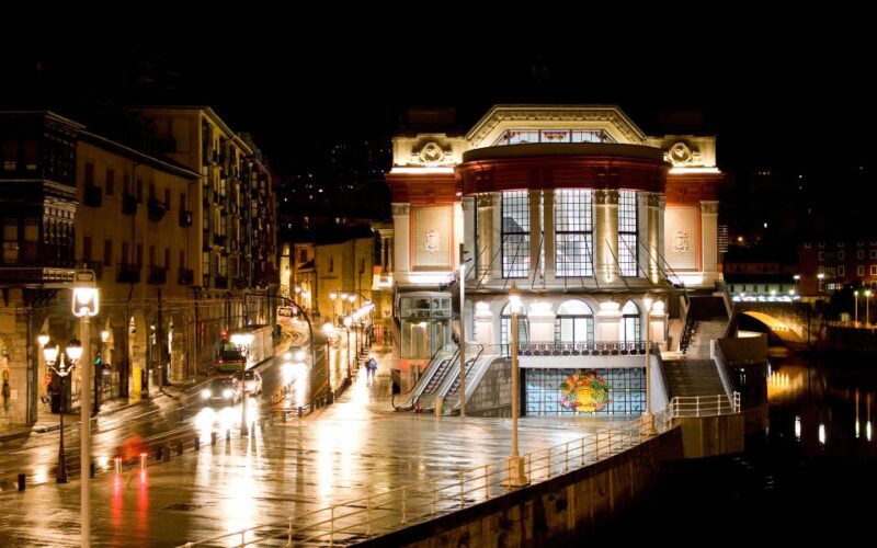 Bilbao: Private Night Walking Tour - Booking and Reservation Details