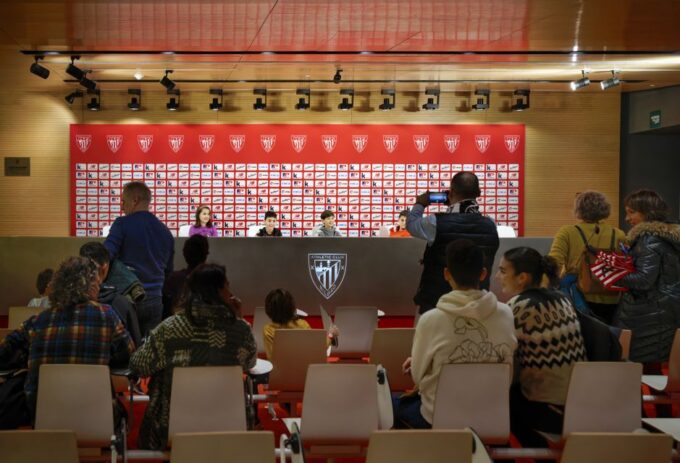Bilbao: San Mamés Museum and Stadium Tour - Memorabilia and Interactive Features