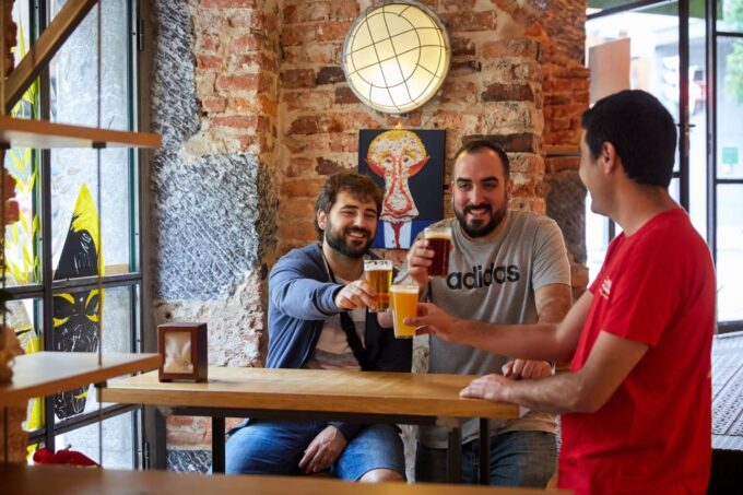 Bilbao: Street Art Walking Tour With Local Craft Beer - Capturing the Artistic Atmosphere
