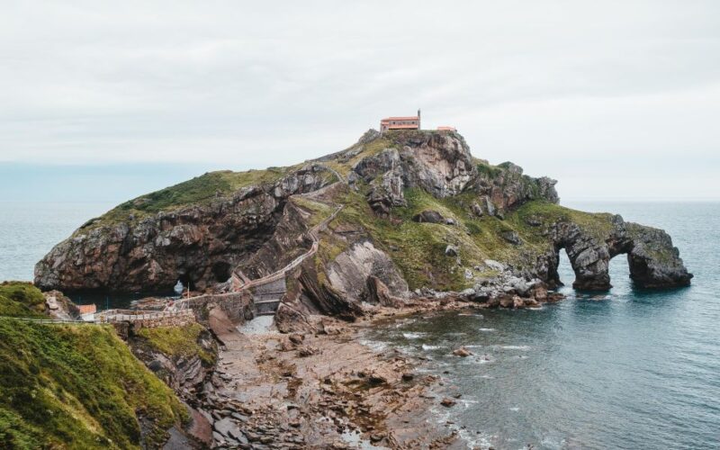 Bilbao: Txakoli, Gaztelugatxe, & Urdaibai With Wine Tasting - Mundaka: Guided Walking Tour