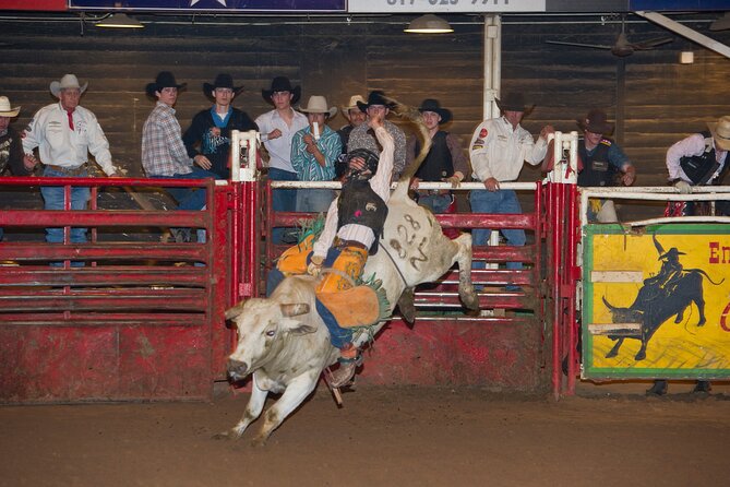 Billy Bobs Texas Honky Tonk Dinner and Photo Package - Package Inclusions and Exclusions