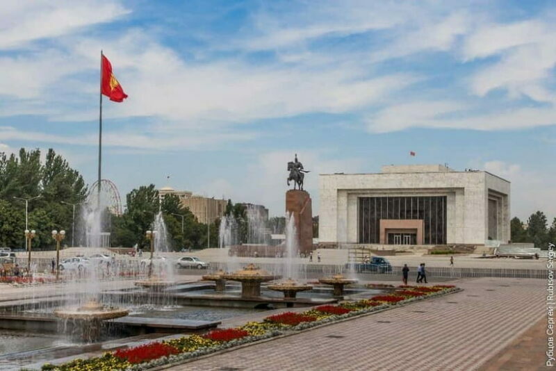 Bishkek: City Highlights Walking Tour - Key Points