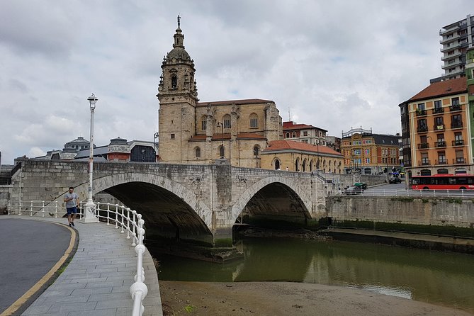 Bizkaia. Bilbao Route. Tour of Bilbao, a Modern City to Discover. - Discovering Guggenheim Museums Remarkable Design