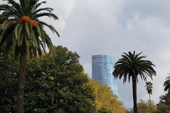 Bizkaia. Bilbao Route. Tour of Bilbao, a Modern City to Discover. - Strolling Along the Estuary Riverfront