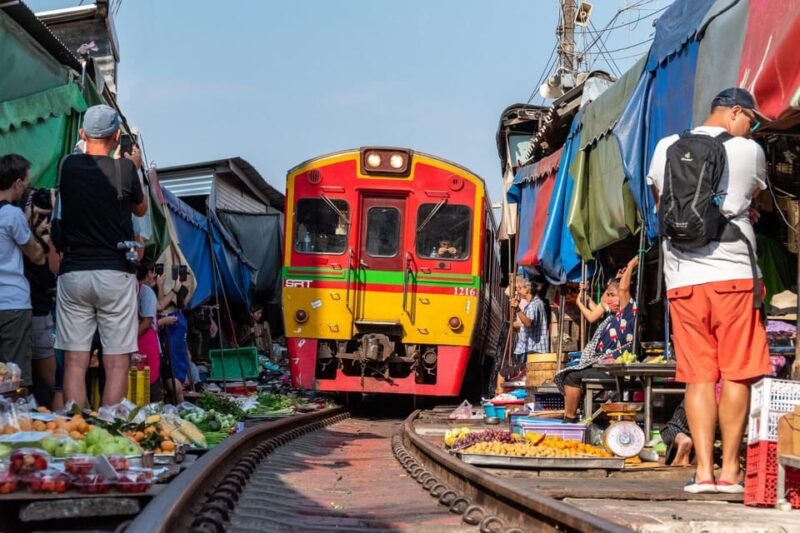 BKK : Private Damnoen Saduak Floating Market & Train Market - Key Points