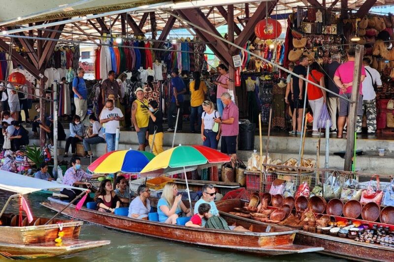 BKK : Private Damnoen Saduak Floating Market & Train Market - Sampling Thai Delicacies