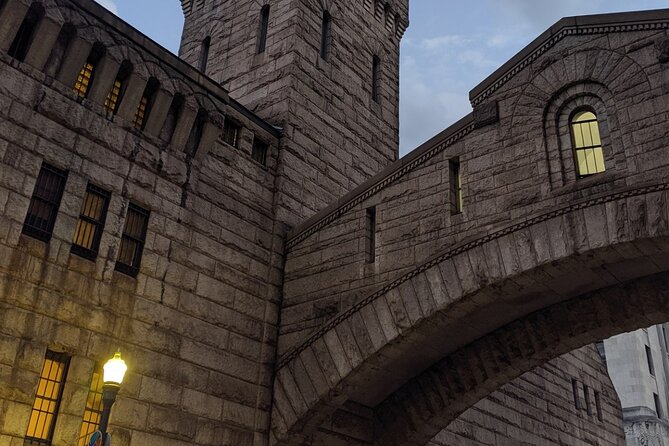 Black & Ghost Tour - Historical Landmarks Explored