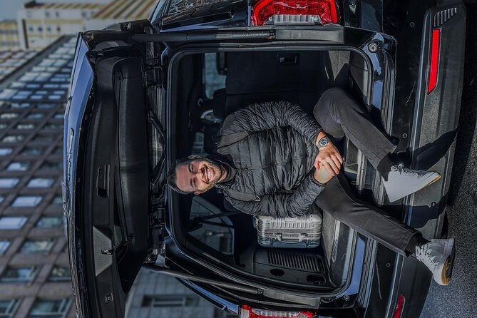 Black SUV Transfer From or To JFK, LGA, EWR - All Fees Included - Booking and Policies