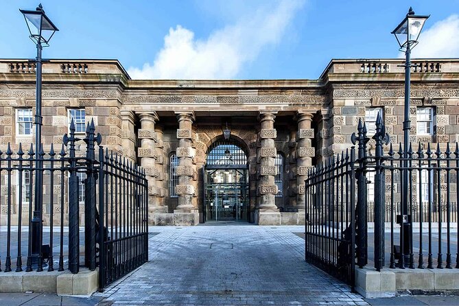 Black Taxi Tour and Crumlin Road Gaol Tour Combo - Exploring Crumlin Road Gaol