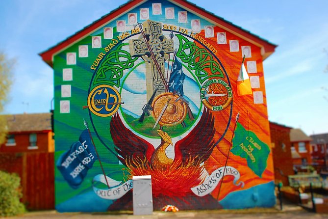 Black Taxi TOUR Irish History Murals,Peacewalls,Belfast 2 Hours - Local Insights